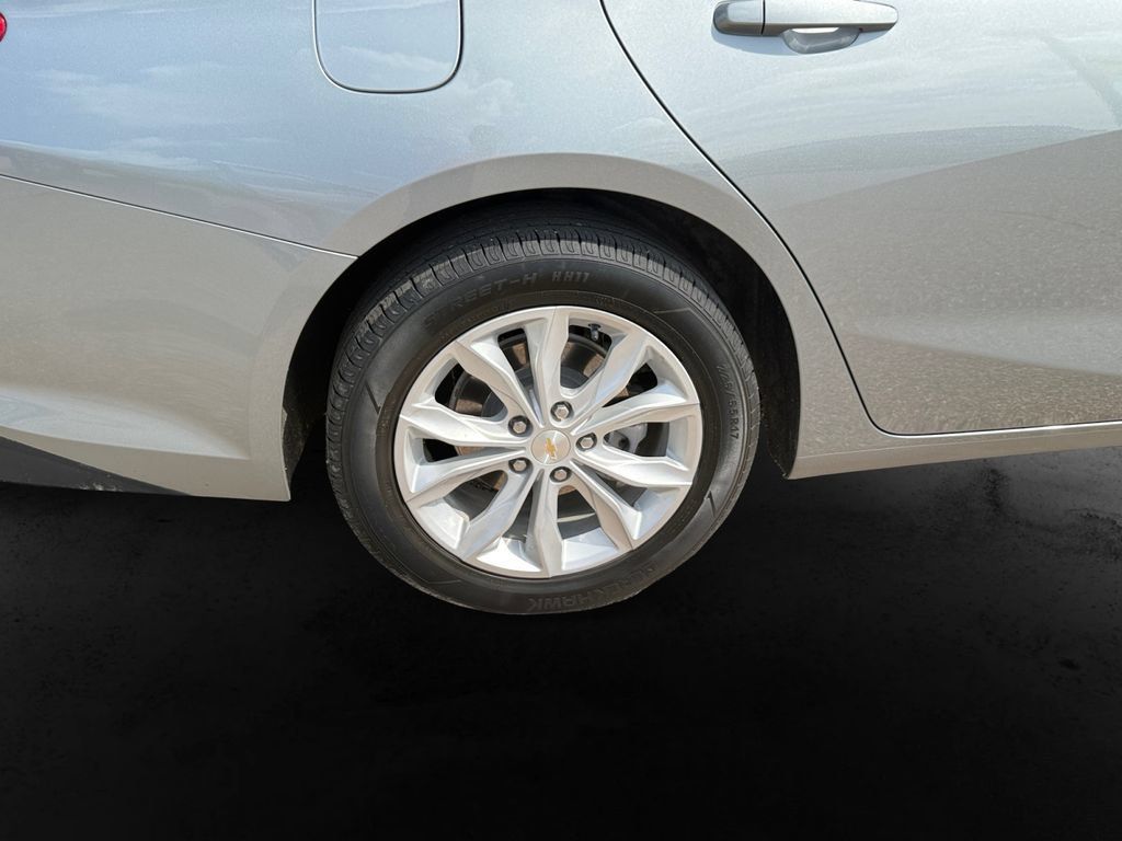 Used 2024 Chevrolet Malibu LT FWD image 12