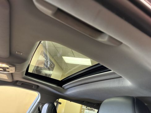 Used 2022 Toyota Highlander XLE image 6