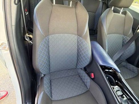 Used 2020 Toyota C-HR XLE FWD image 6