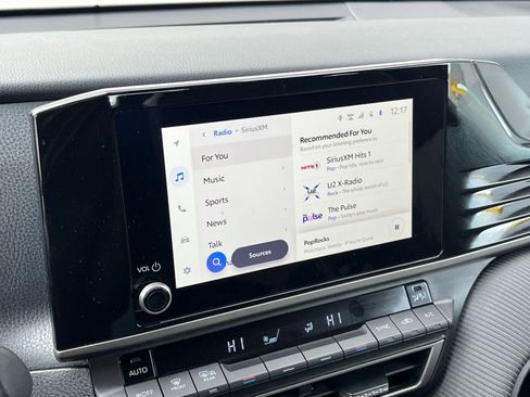 Used 2025 Toyota Camry SE image 20