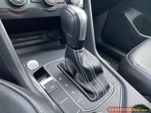 Used 2021 Volkswagen Tiguan SE AWD/4WD image 11