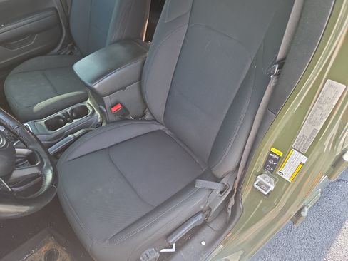 Used 2022 Jeep Gladiator Sport AWD/4WD image 7
