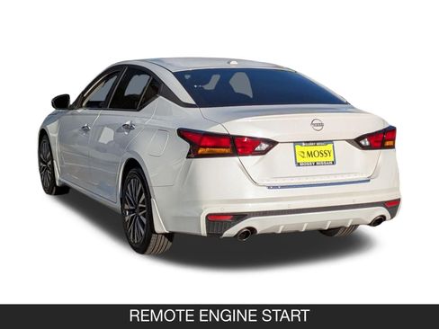 Used 2023 Nissan Altima 2.5 SV w/ SV Premium Package image 8