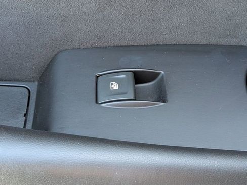 Used 2020 Cadillac Escalade Platinum image 31