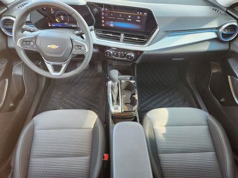 Used 2025 Chevrolet Trax LT w/ Driver Confidence Package image 27