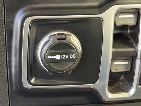 Certified 2022 Jeep Gladiator Sport image 25