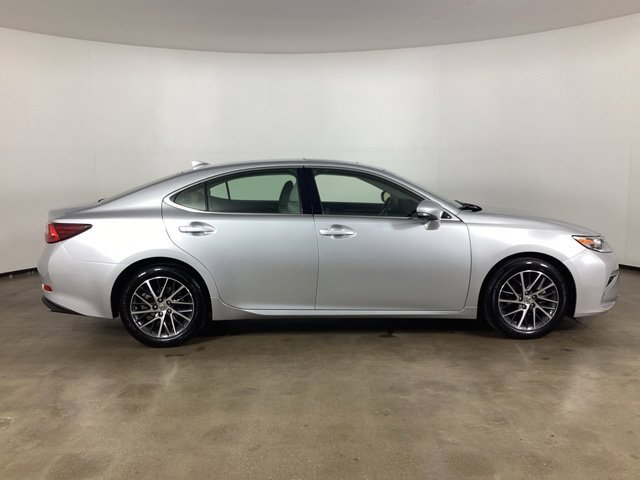 Used 2017 Lexus ES 350 w/ Luxury Package FWD image 4
