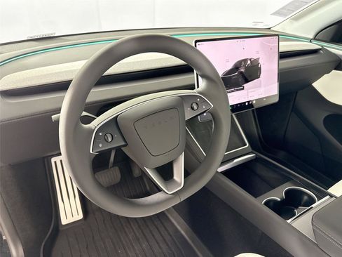 Used 2026 Tesla Model Y Long Range image 7