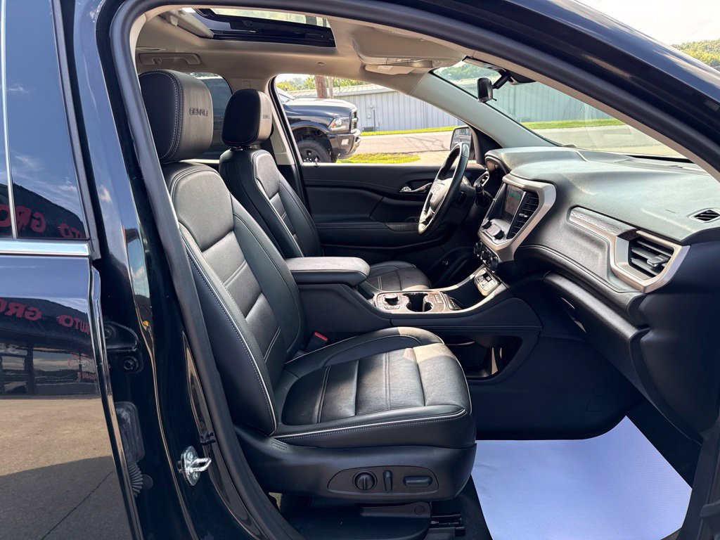 Used 2022 GMC Acadia Denali w/ Denali Ultimate Package AWD/4WD image 45