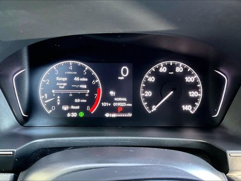 Used 2025 Honda Pilot TrailSport image 12