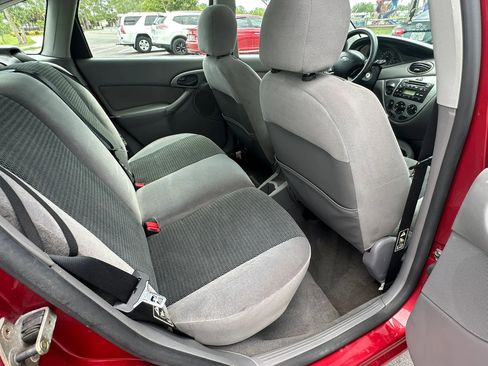Used 2002 Ford Focus ZX5 Hatchback FWD image 16