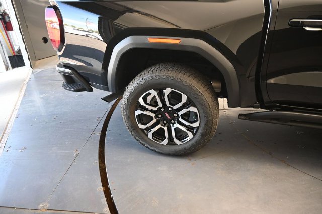 Used 2025 GMC Canyon AT4 w/ Nightfall Edition AWD/4WD image 19