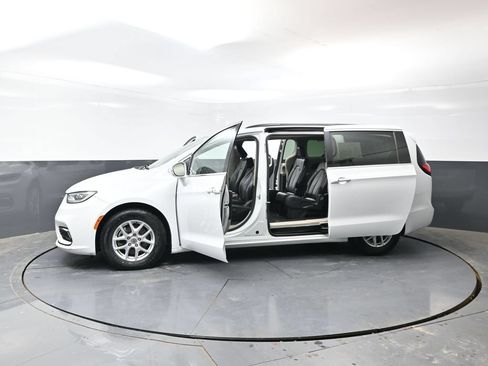 Used 2022 Chrysler Pacifica Touring-L FWD image 53
