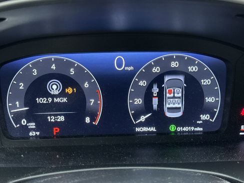 Used 2023 Honda Civic Touring image 9