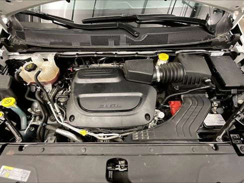 Used 2023 Chrysler Pacifica Limited FWD image 14