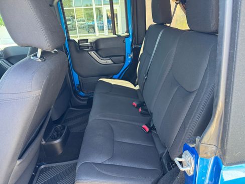Used 2015 Jeep Wrangler Unlimited Sport w/ Quick Order Package 24S AWD/4WD image 12