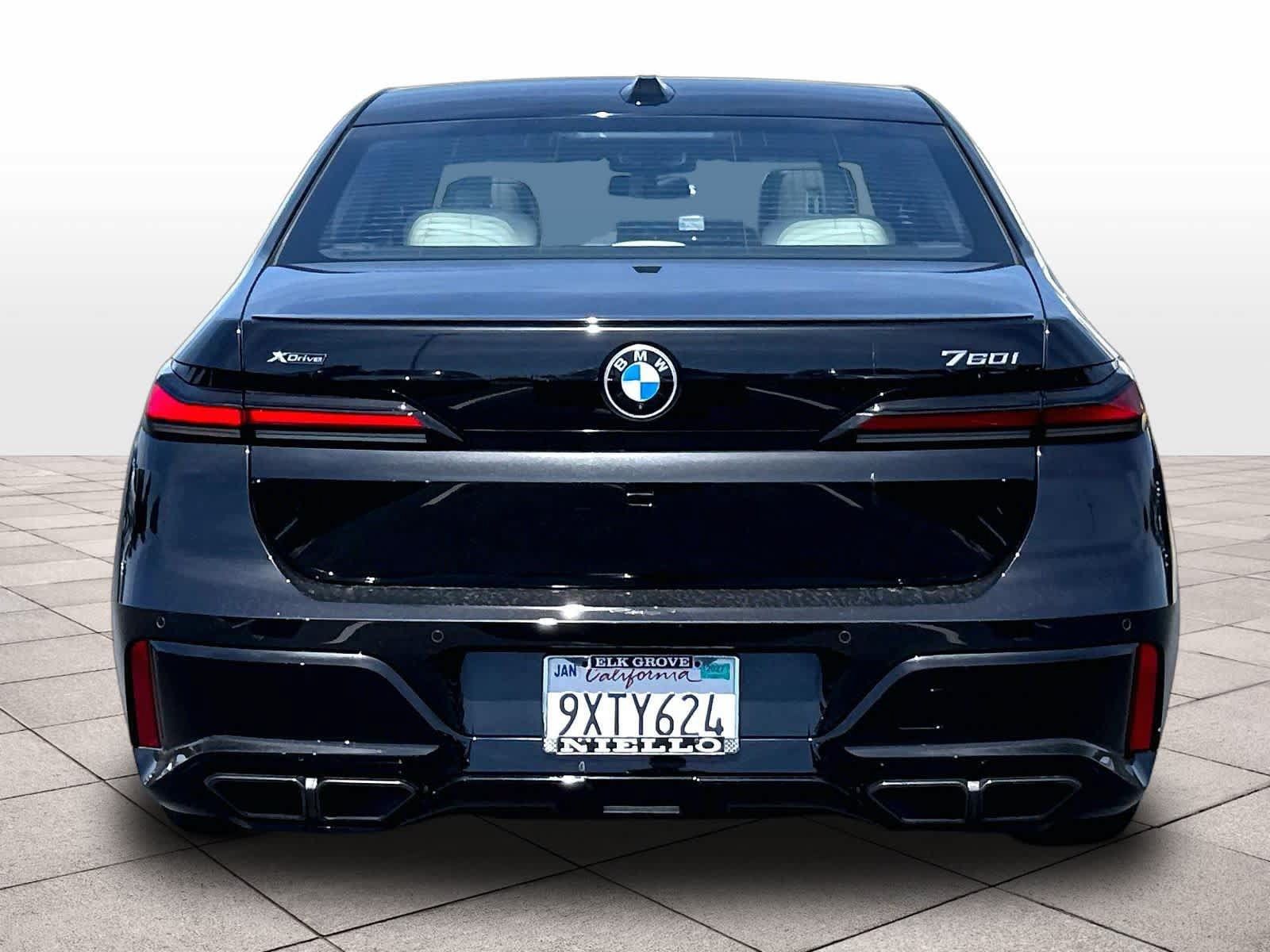 Used 2025 BMW 760i xDrive AWD/4WD image 8