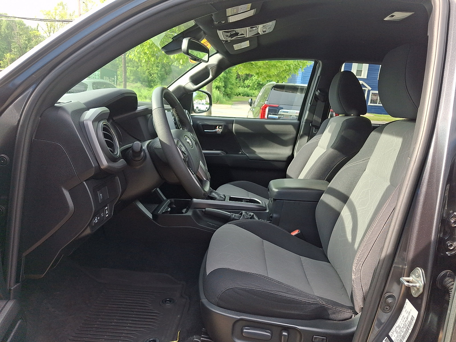 Used 2020 Toyota Tacoma TRD Off-Road AWD/4WD image 13