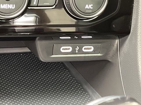 Used 2024 Volkswagen Jetta SE w/ Panoramic Sunroof Package image 24