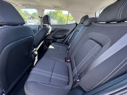 Used 2025 Hyundai Venue SEL image 24