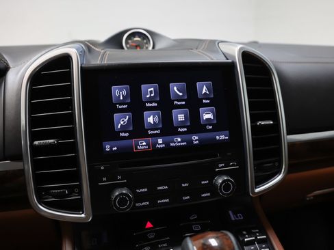 Used 2017 Porsche Cayenne S AWD/4WD image 41