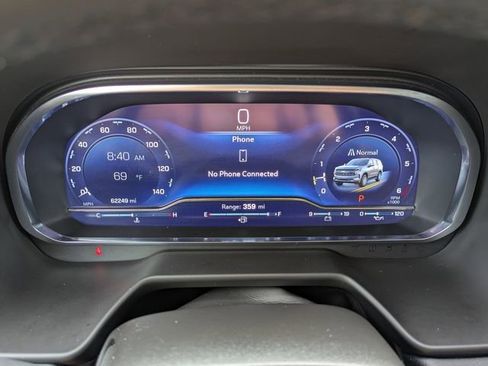 Used 2024 Chevrolet Suburban LT RWD image 33