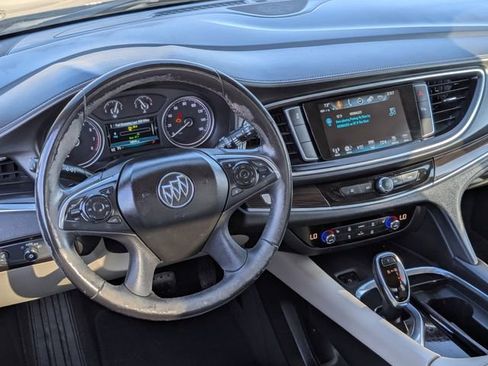 Used 2019 Buick Enclave Essence image 11