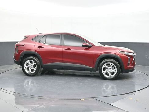 Used 2024 Chevrolet Trax LS w/ LS Convenience Package image 19