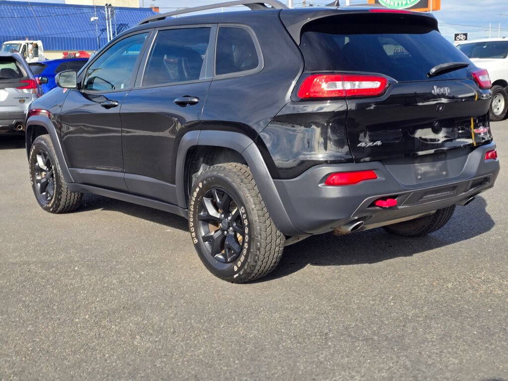Used 2016 Jeep Cherokee Trailhawk w/ Leather Interior Group AWD/4WD image 8