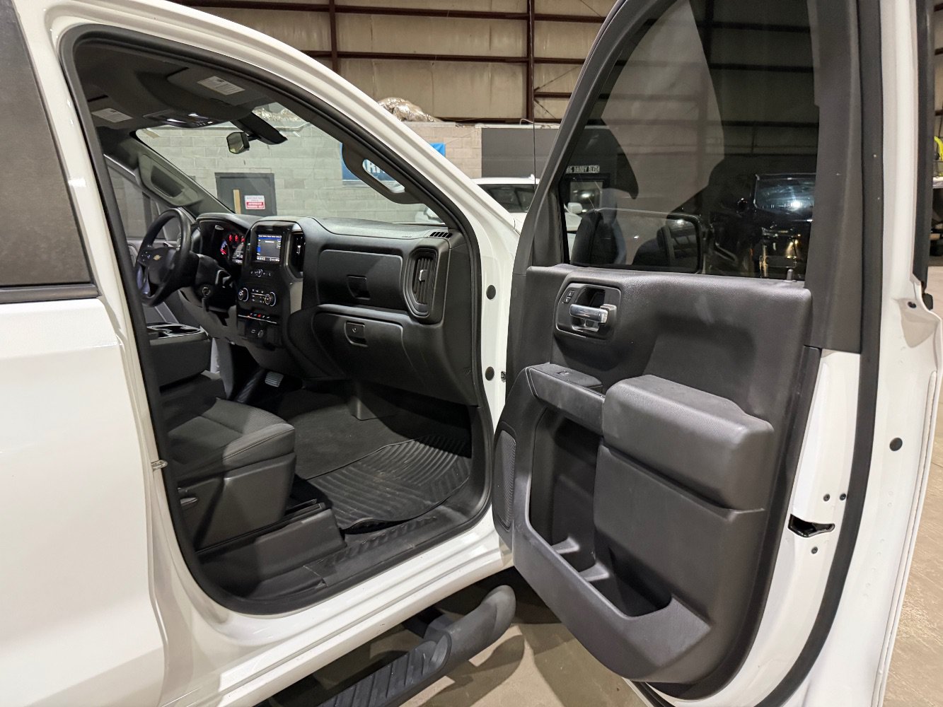 Used 2020 Chevrolet Silverado 1500 Custom w/ Custom Value Package AWD/4WD image 25
