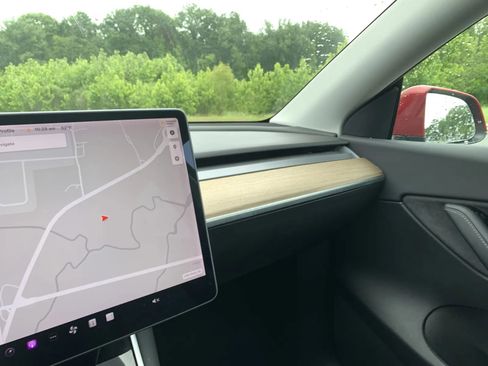 Used 2021 Tesla Model Y Long Range AWD/4WD image 16