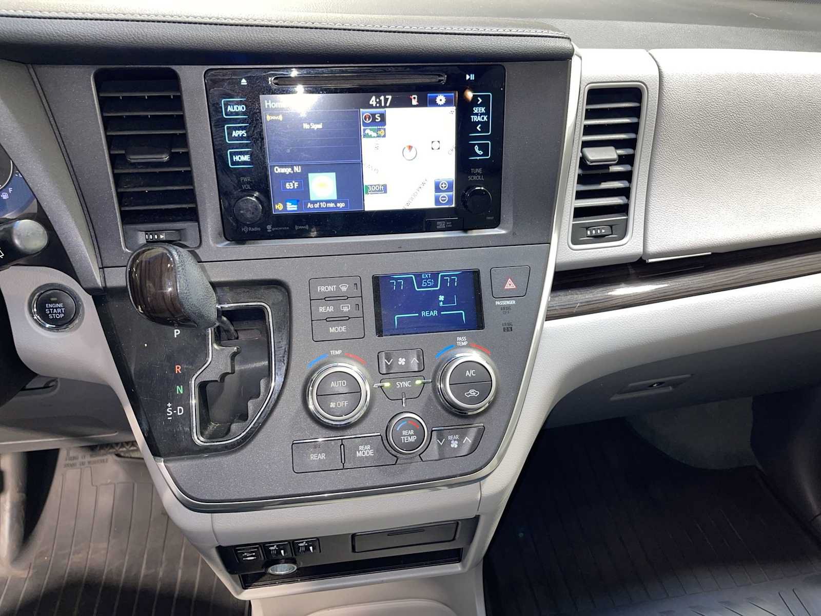 Used 2017 Toyota Sienna XLE w/ XLE Navigation Package AWD/4WD image 16