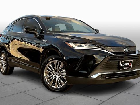 Used 2021 Toyota Venza XLE w/ Carpet Mat Package (TMS) image 3