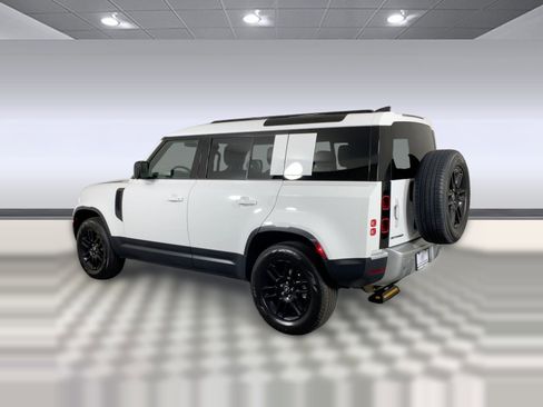 Used 2025 Land Rover Defender 110 S image 3