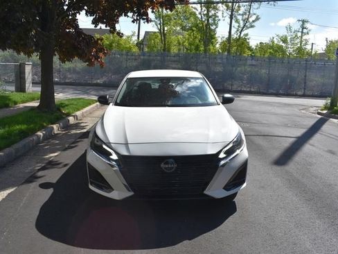 Used 2025 Nissan Altima 2.5 SV FWD image 2