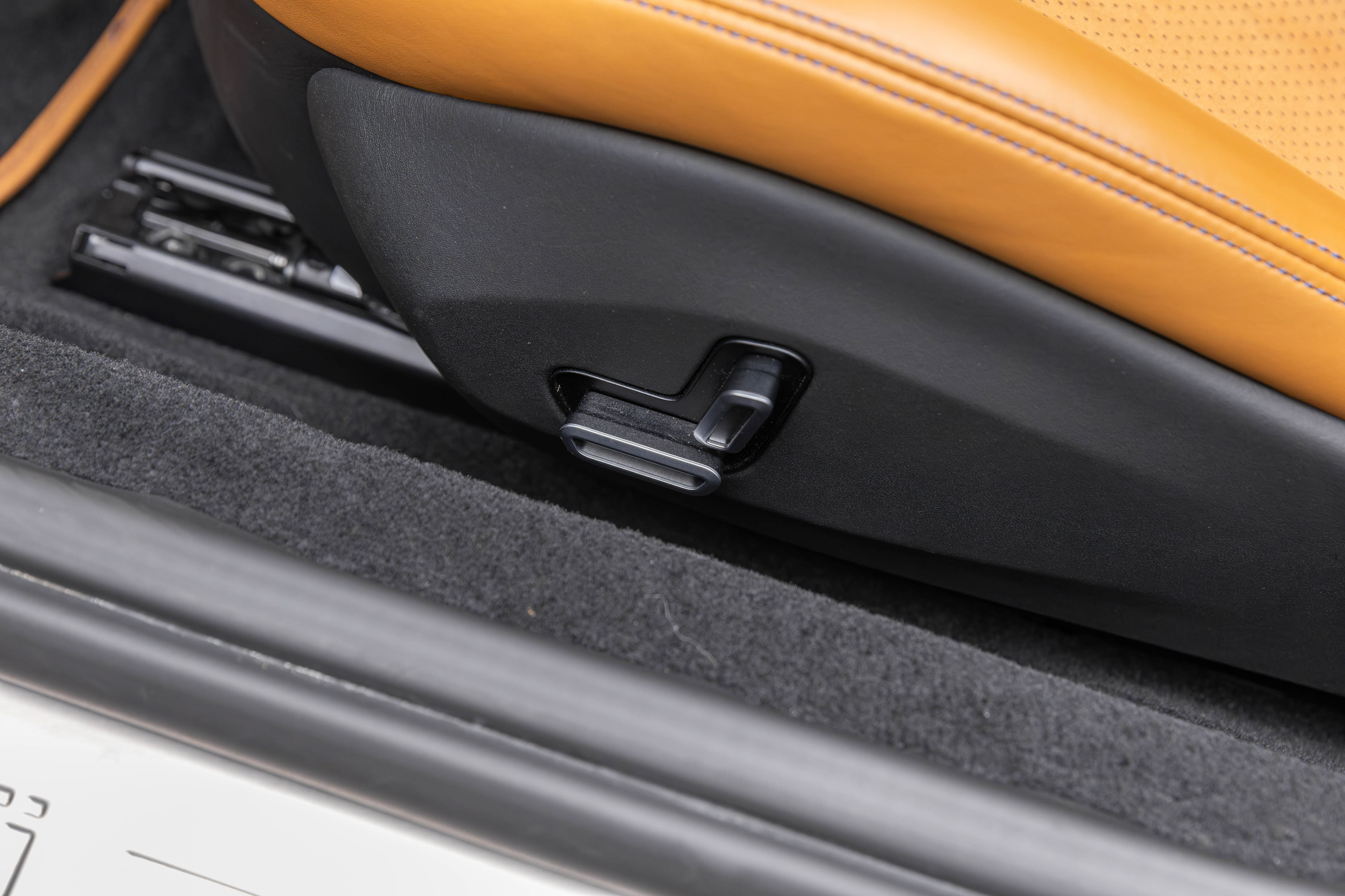 Used 2025 Ferrari Roma Spider RWD image 17