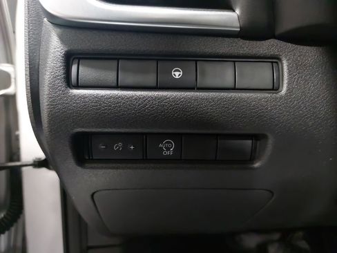 Used 2023 Nissan Rogue SV image 24