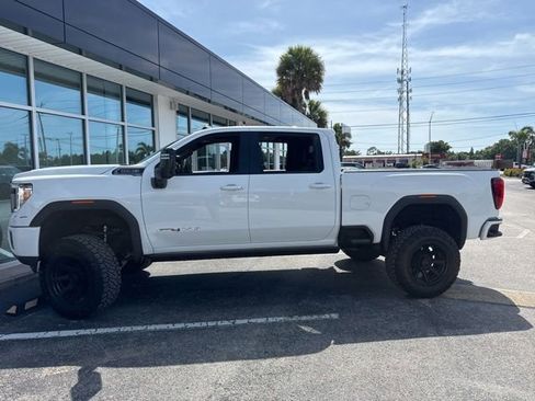 Used 2022 GMC Sierra 2500 AT4 w/ AT4 Preferred Package AWD/4WD image 3