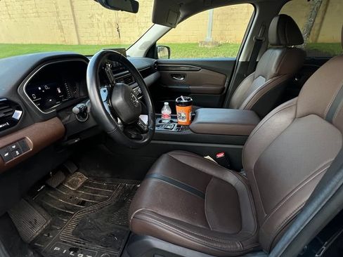 Used 2025 Honda Pilot Elite image 4