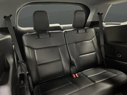 Used 2022 Ford Explorer XLT image 32