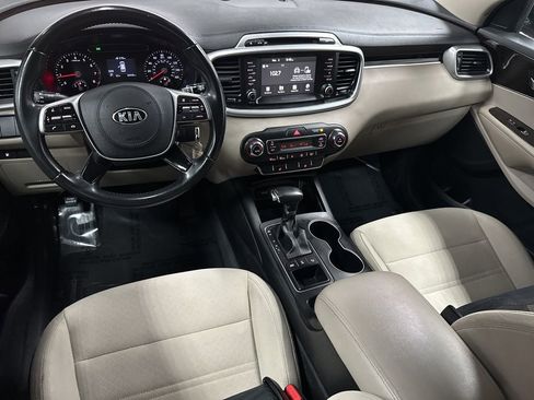 Used 2019 Kia Sorento LX w/ LX Convenience Package image 13
