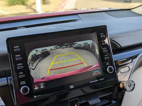 Used 2022 Toyota Camry XLE image 22