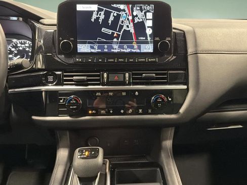 Certified 2025 Nissan Pathfinder SL AWD/4WD image 8