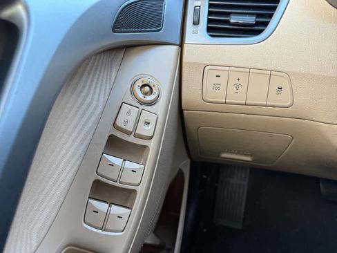 Used 2013 Hyundai Elantra GLS w/ Preferred Pkg image 22