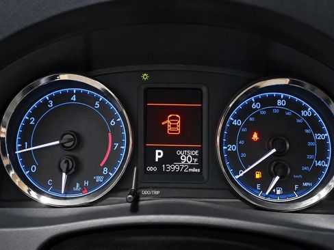 Used 2018 Toyota Corolla LE FWD image 3