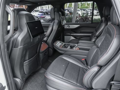 Used 2025 Lincoln Navigator L Black Label AWD/4WD image 18