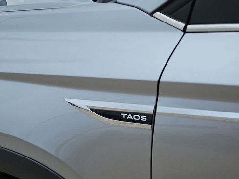 Used 2024 Volkswagen Taos SE FWD image 11
