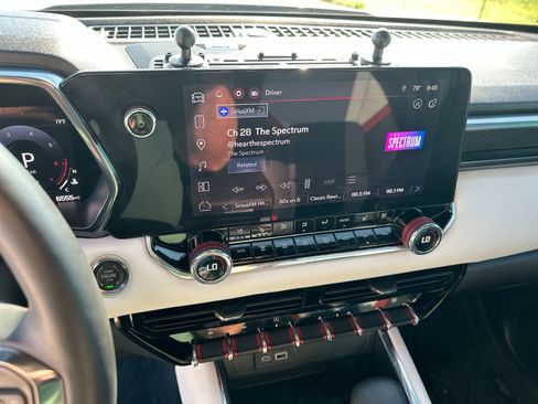 Used 2024 GMC Canyon AT4X w/ AT4X AEV Edition image 16