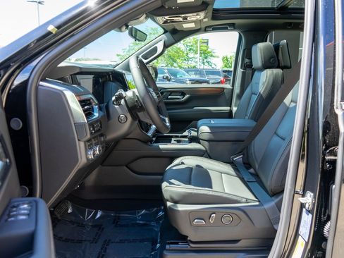 New 2026 GMC Yukon XL Denali w/ Denali Reserve Package AWD/4WD image 11