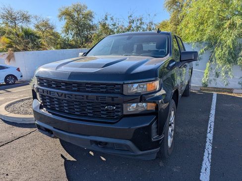 Used 2020 Chevrolet Silverado 1500 Custom w/ Custom Value Package image 1